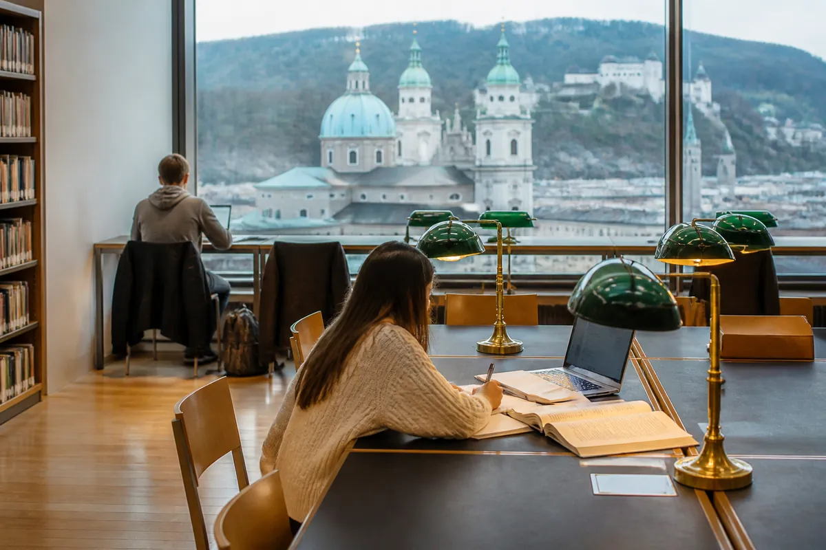 Egyetemi továbbtanulás Ausztriában magyaroknak: felvétel és tandíj